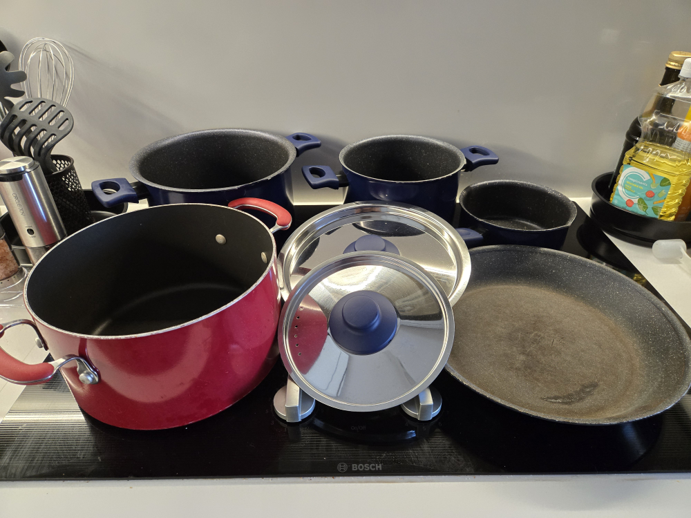 Used Pots and Pans Set