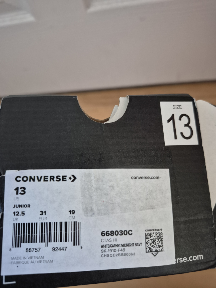 Converse brand new white floral texture shoes Size 13 Youth - photo 3