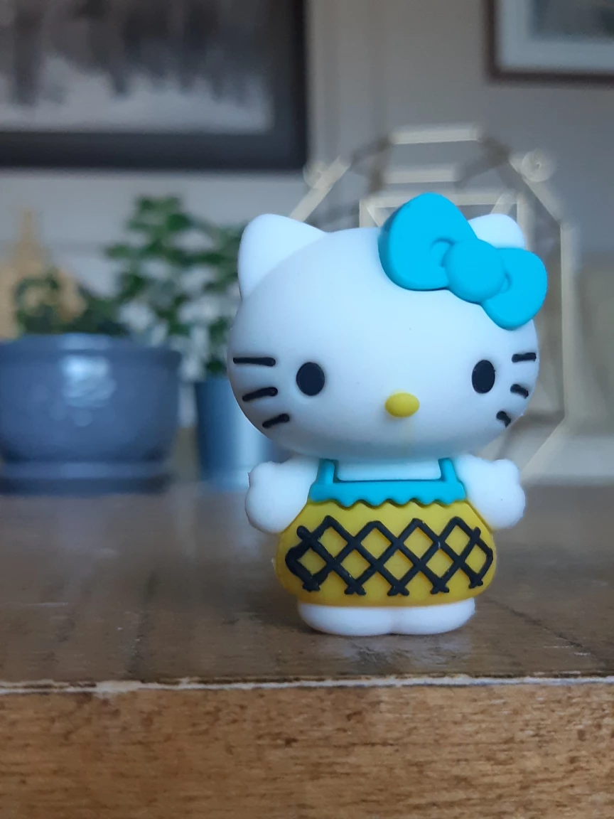Hello kitty Yellow Pineapple series 2 collectible figure