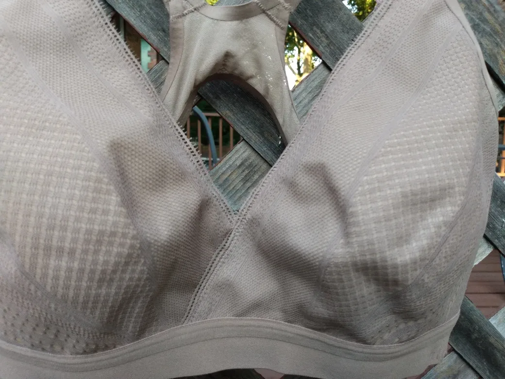 Never Worn Lululemon Bra 32E image indicator(2)