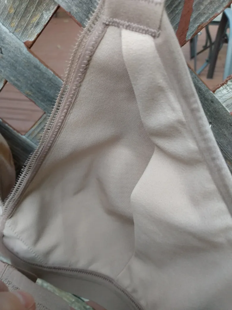 Never Worn Lululemon Bra 32E image indicator(4)