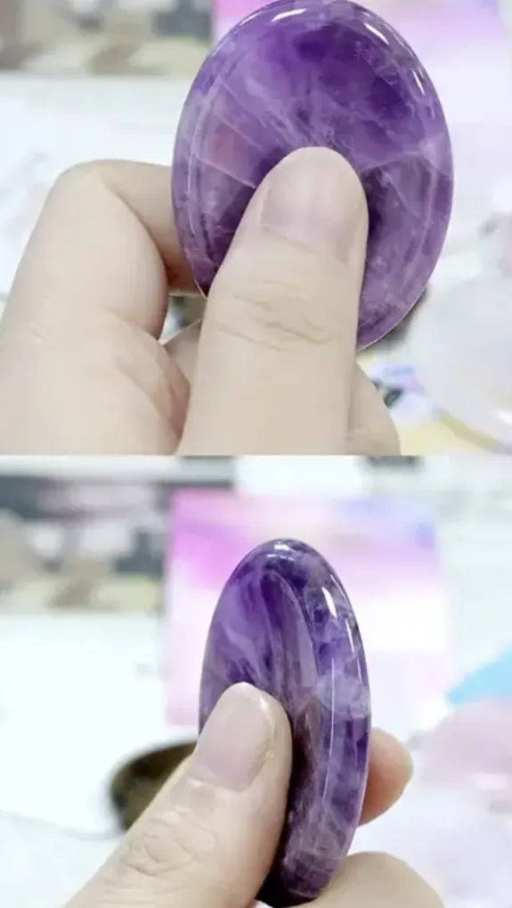 Amethyst & Rose Quartz Palm Stones image indicator(3)