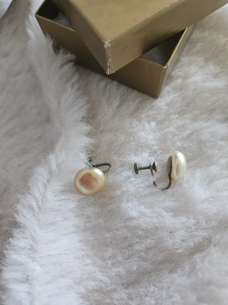 Vintage Clip-On Earrings - Gold & Pearl image indicator(4)