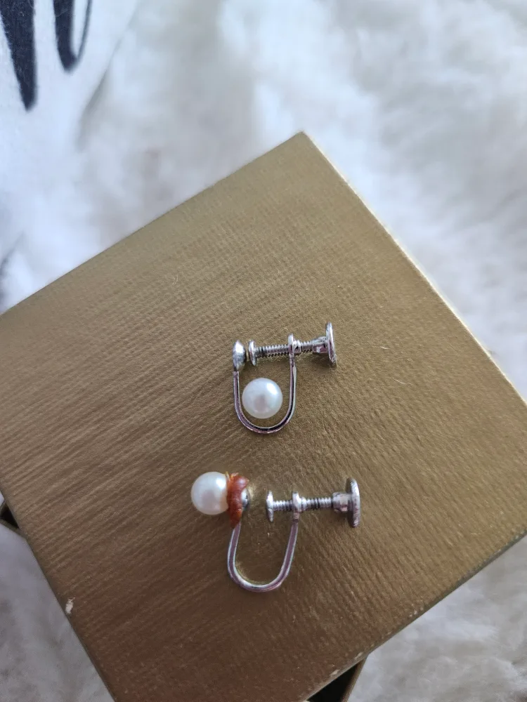 Vintage Clip-On Earrings - Gold & Pearl image indicator(5)