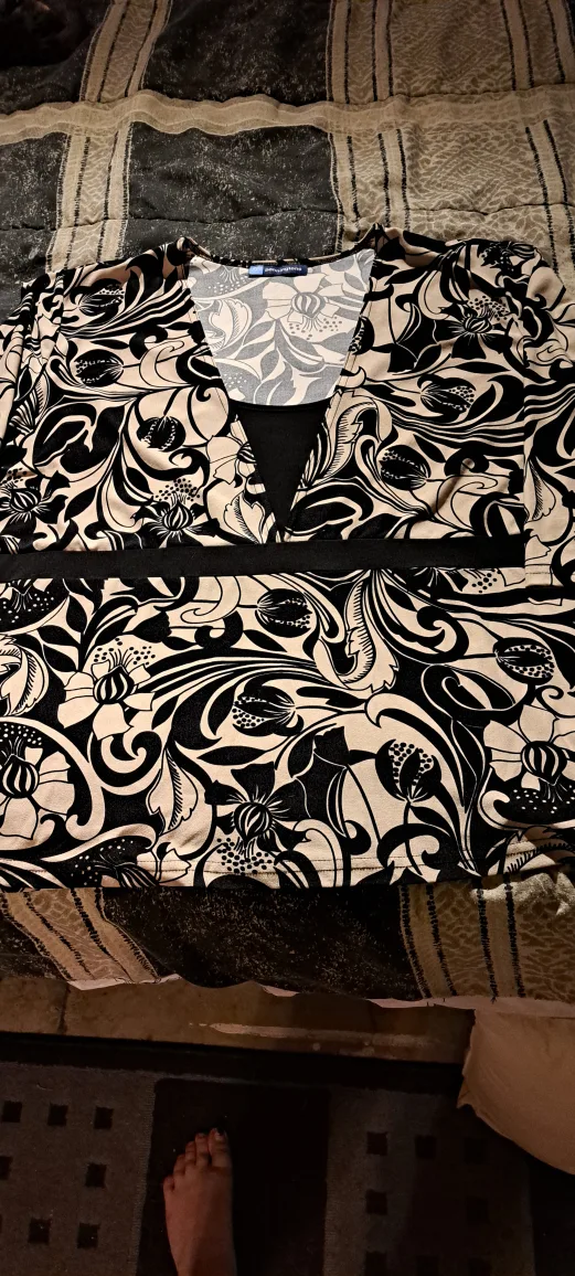 Penningtons 3X Floral Top image indicator(2)