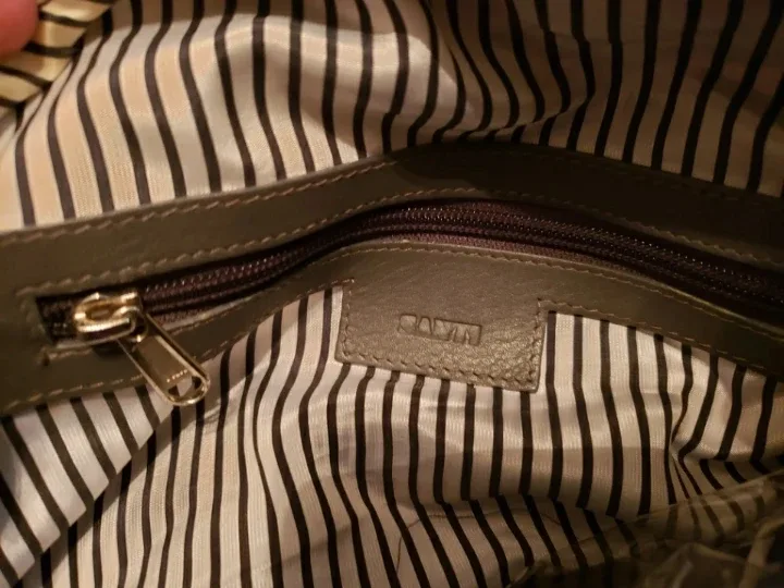 Grey Leather Handbag image indicator(3)