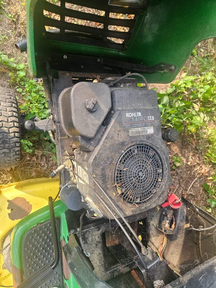 John Deere L110 Riding Lawn Mower image indicator(5)