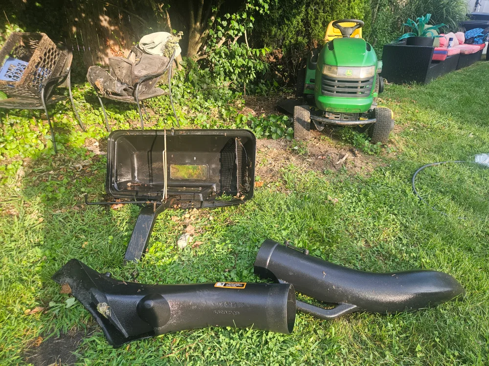 John Deere L110 Riding Lawn Mower image indicator(9)