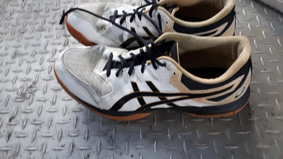 Asics Volleyball Shoes - Size 9 thumbnail