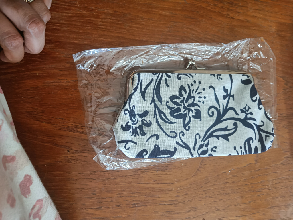Floral Clutch Purse - New in Package - photo 4