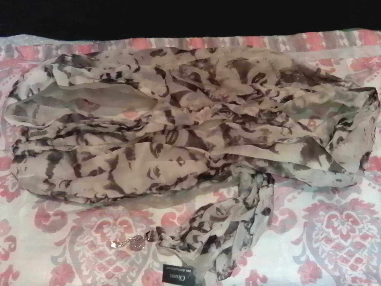 Chaus Scarf - Stylish Accessory thumbnail