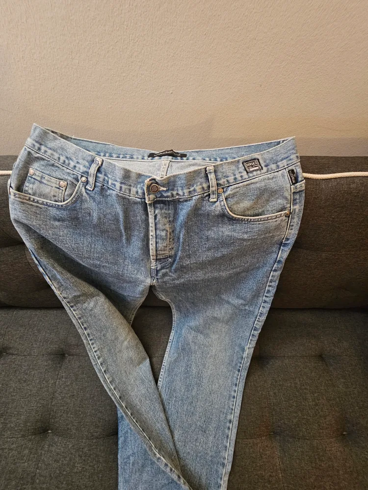 Versace Jeans Couture Medusa - Size 40 image indicator(4)