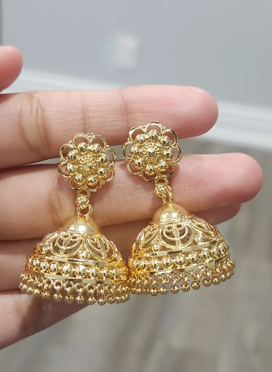 BNWOT Gold Jhumka EARRINGS/ shipping free thumbnail