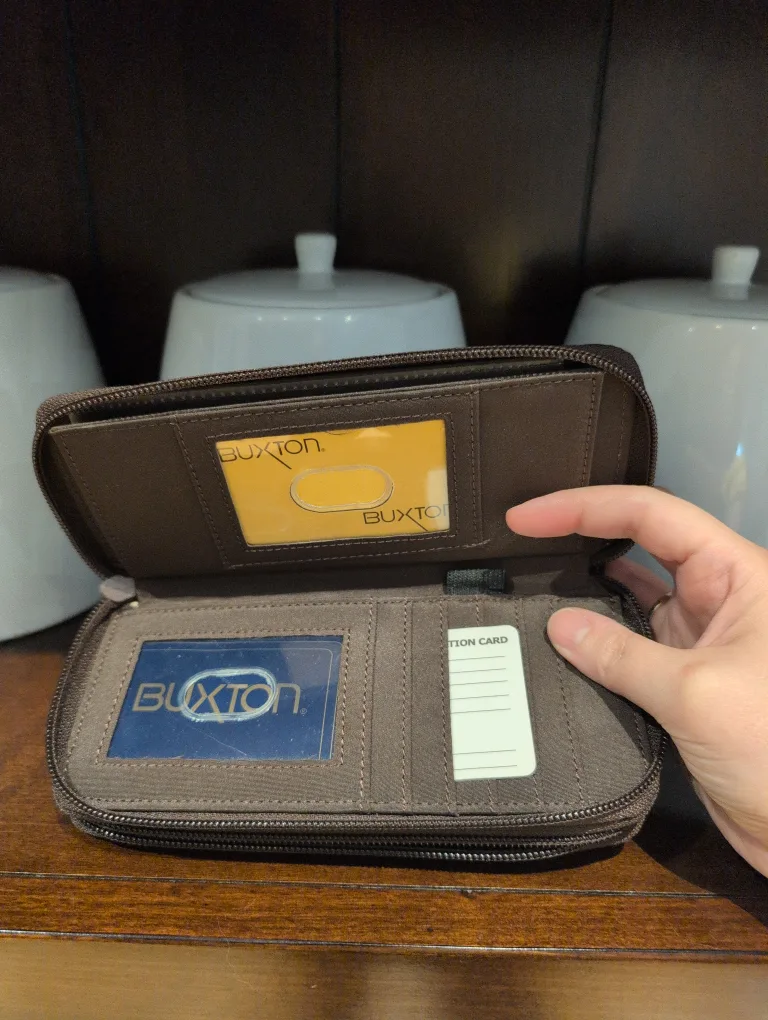 Buxton Brown Wallet image indicator(2)