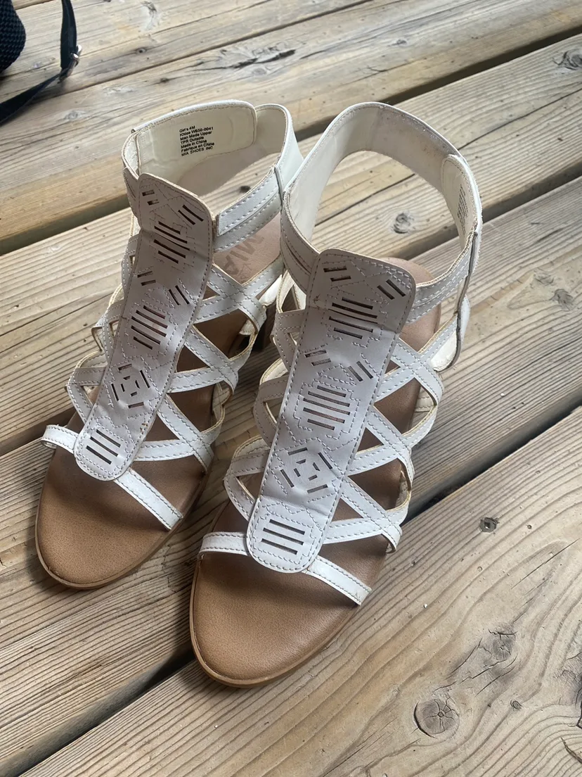 White Girls Sandals - Size 4 thumbnail