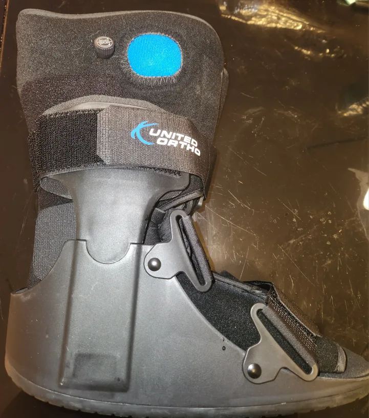 United Ortho Short Air Cam Walker Fracture Boot image indicator(3)