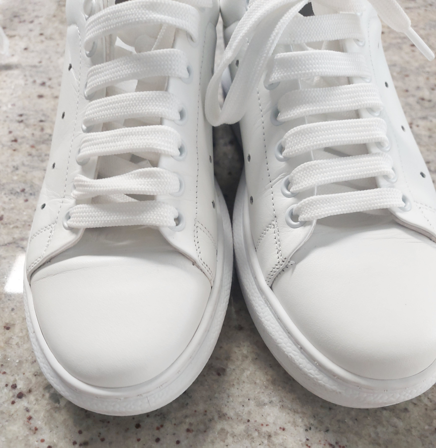 Q2 White Leather Sneakers Size 9