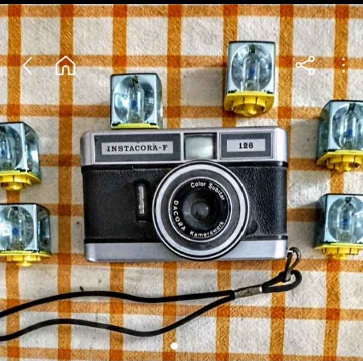 Vintage Instacora-F 126  Camera with Flash Cubes