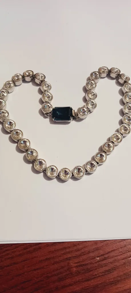 MMA METROPOLITAN MUSEUM OF ART Sparkling Stones Necklace thumbnail