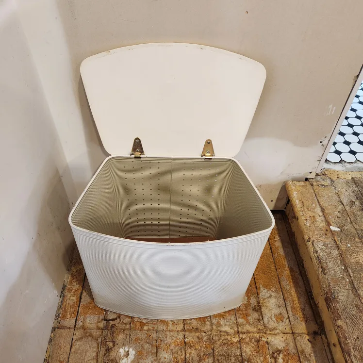 Vintage laundry hamper - Free! image indicator(3)