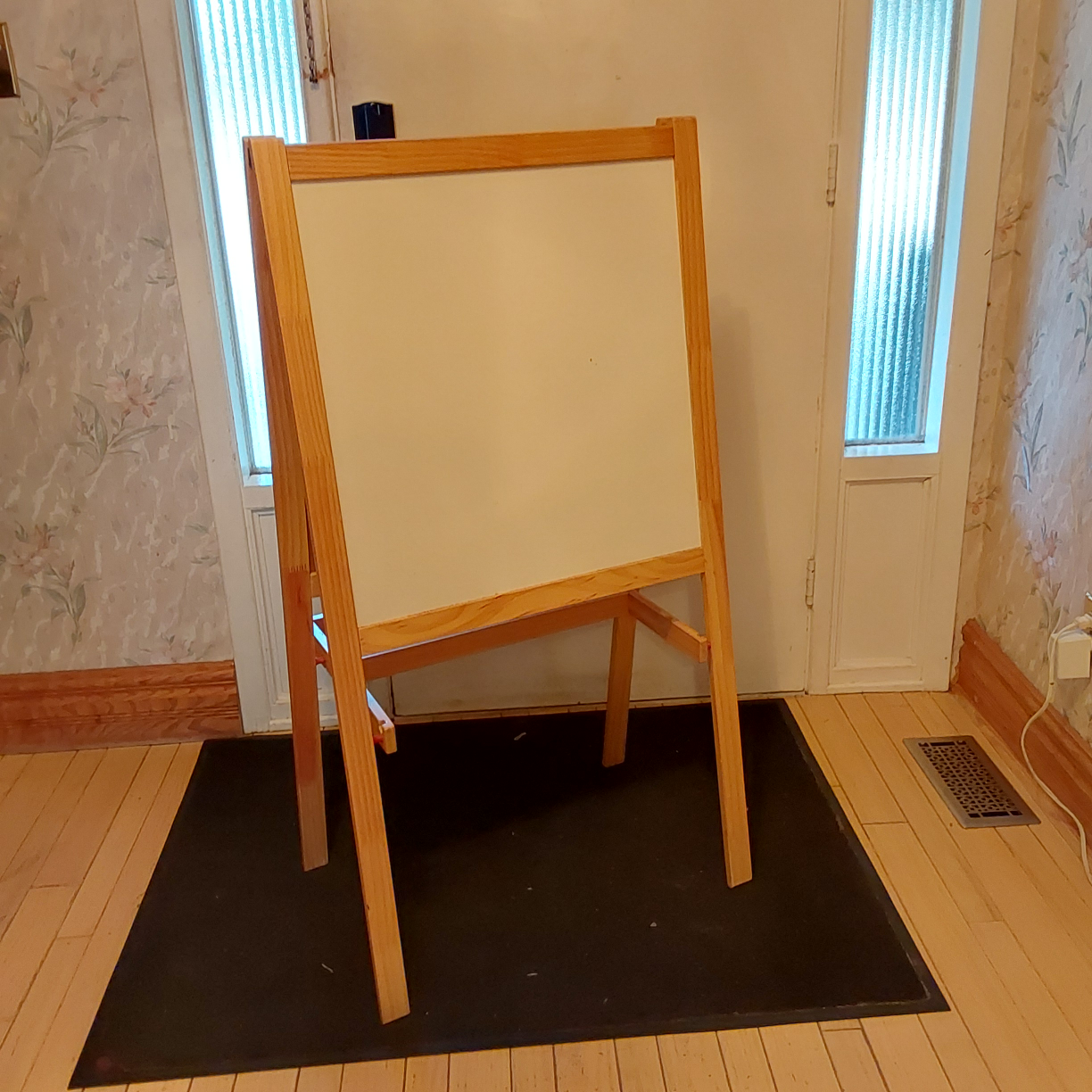 IKEA Mala Easel - Kids' Art Fun! - photo 2