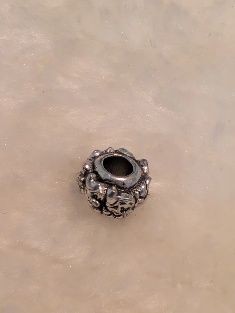 Disney Snow White and the seven dwarfs Charm image indicator(3)