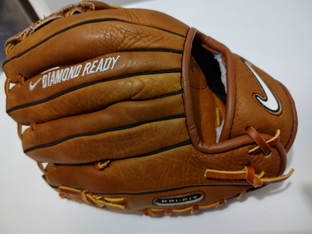 For sale baseball glove with energy arrest padding. - photo 2