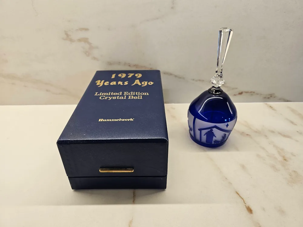 Hummelwerk Christmas 1979 Years Ago Crystal Bell image indicator(2)