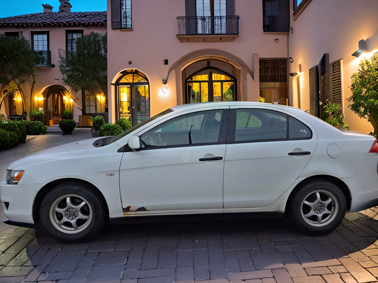 Mitsubishi Lancer - White Sedan - photo 3