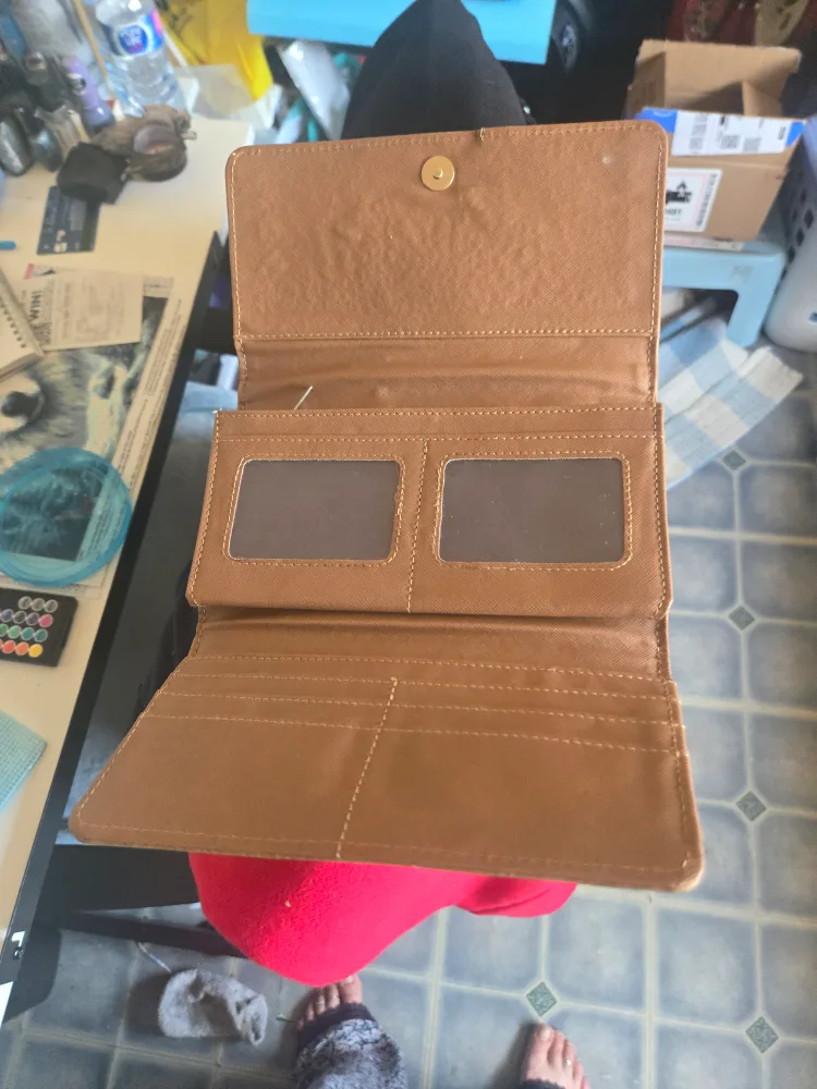 Tan Wallet image indicator(3)