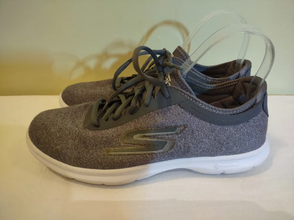 Sketchers GOGA Mat Quick Fit Women's Size 9 Grey Shoes image indicator(4)