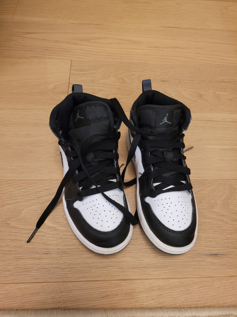 Jordan 1 Mid Sneakers - Size 1Y - photo 3