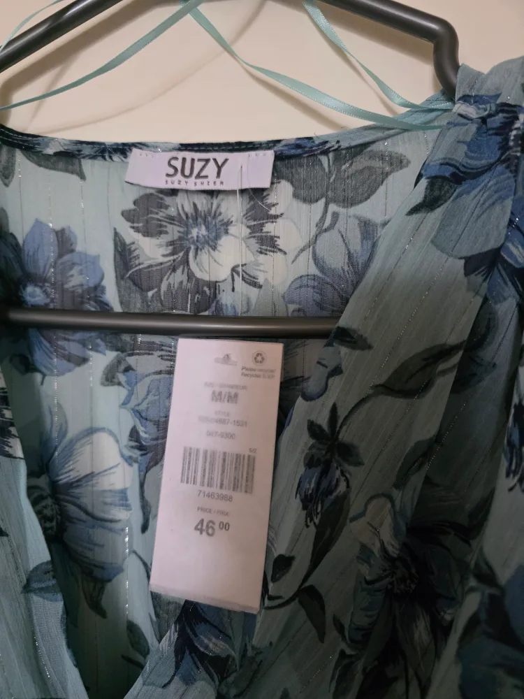 New Tagged Suzy Shier Floral Blouse image indicator(3)