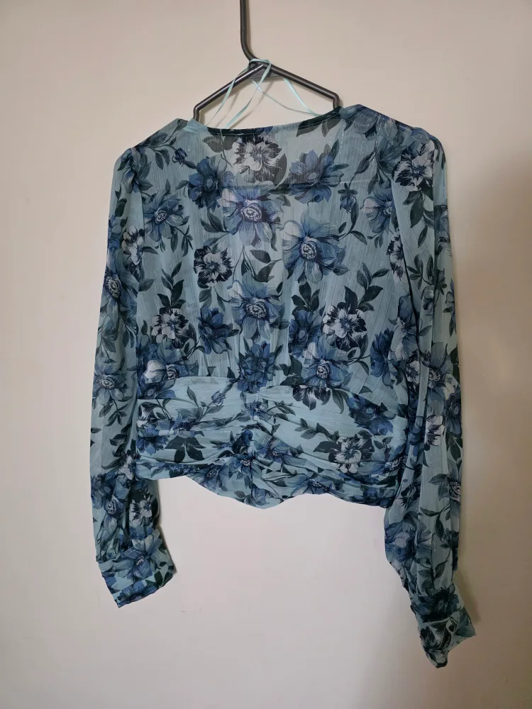 New Tagged Suzy Shier Floral Blouse image indicator(6)