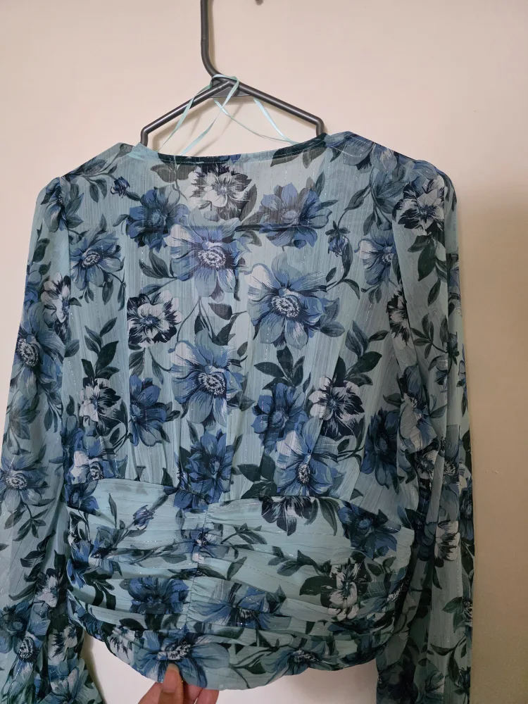 New Tagged Suzy Shier Floral Blouse image indicator(7)