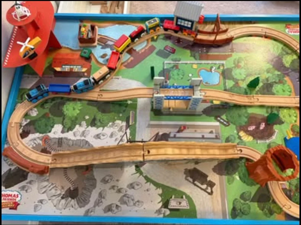 Thomas & Friends Train Table with Tracks image indicator(6)