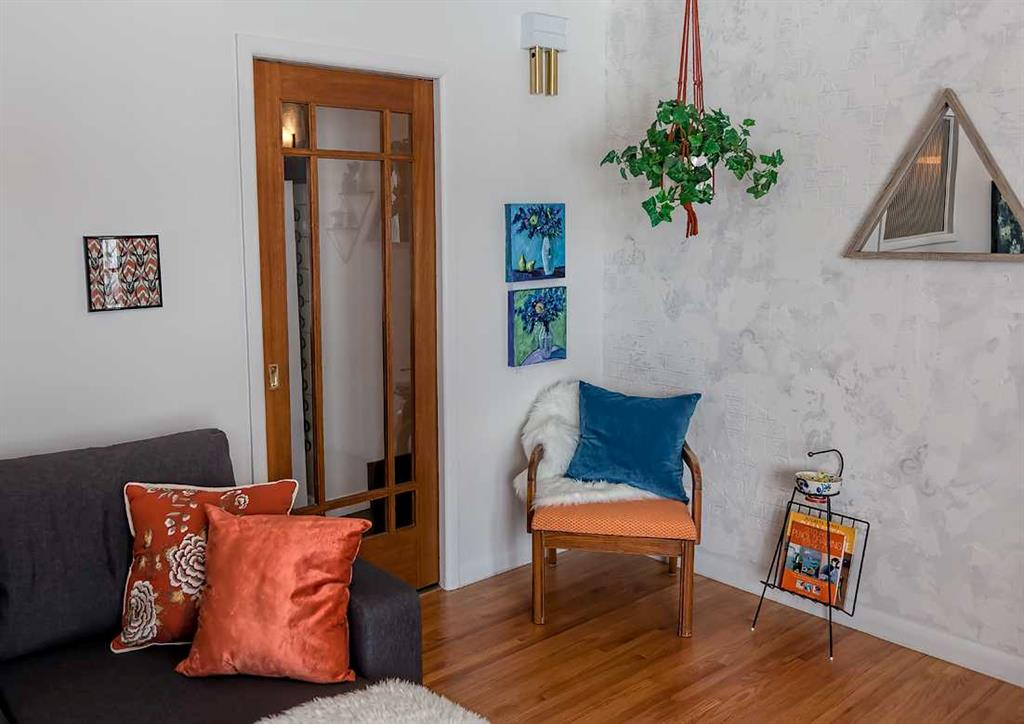 2 Bedrooms 1 Bath , main floor for rent - photo 2