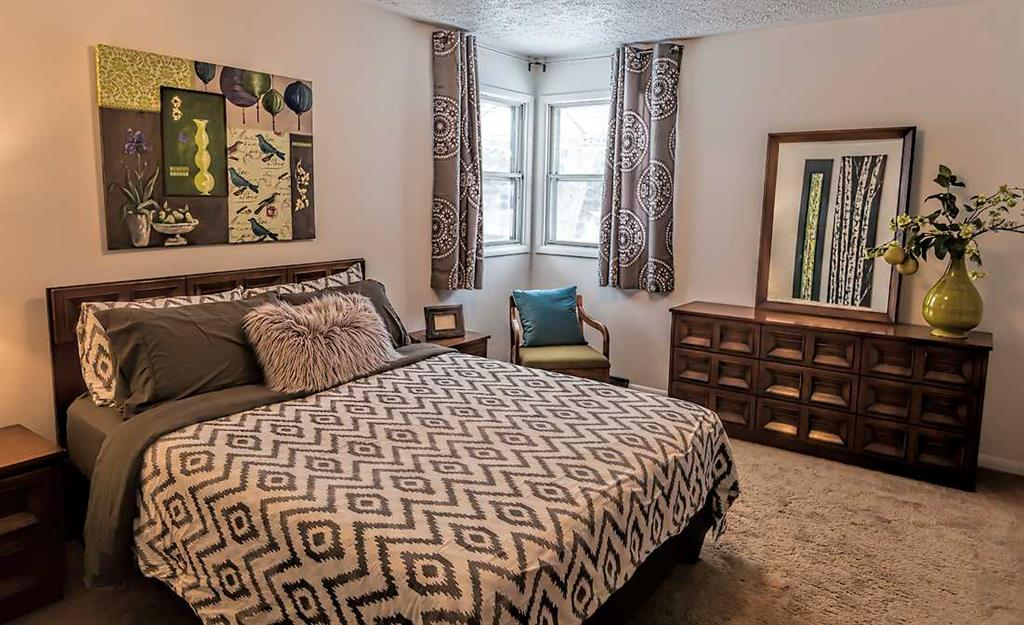 2 Bedrooms 1 Bath , main floor for rent - photo 5