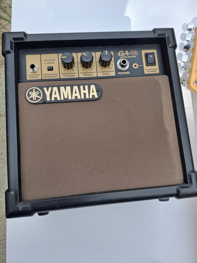 Vintage Yamaha Electric Guitar 112 with Amp - photo 5