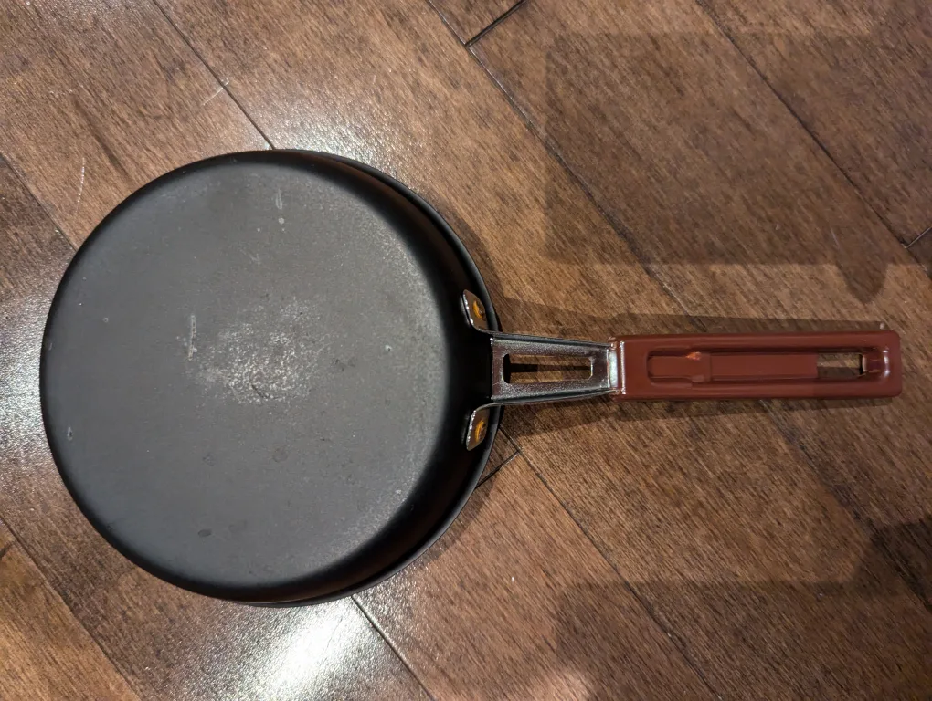 #freecycle small frying pan with wooden handle image indicator(3)