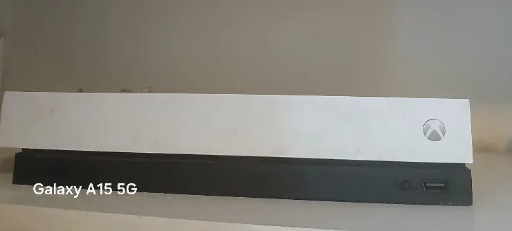 Xbox One S White Console turns on but something wrong thumbnail