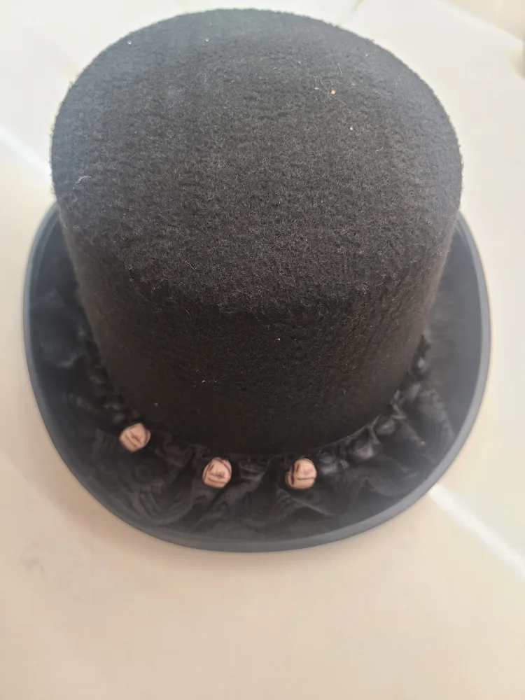 Black Top Hat with Decoration image indicator(2)
