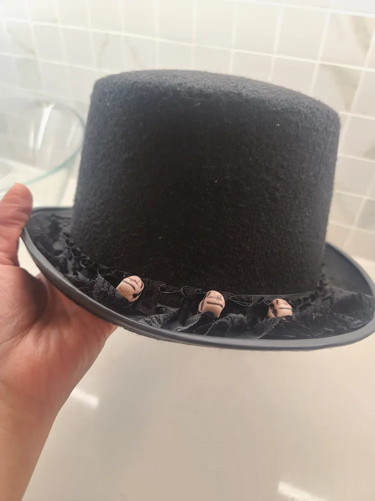 Black Top Hat with Decoration image indicator(3)