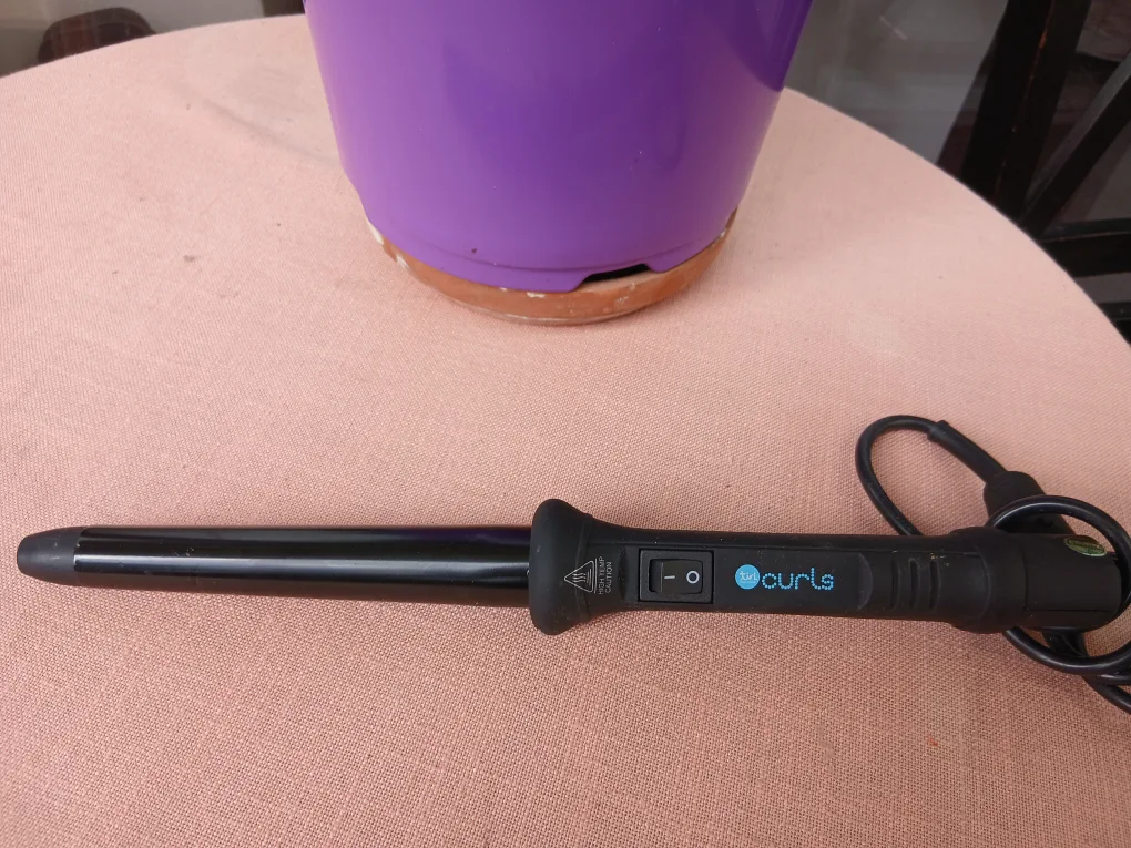 Fun Curls Curling Iron thumbnail
