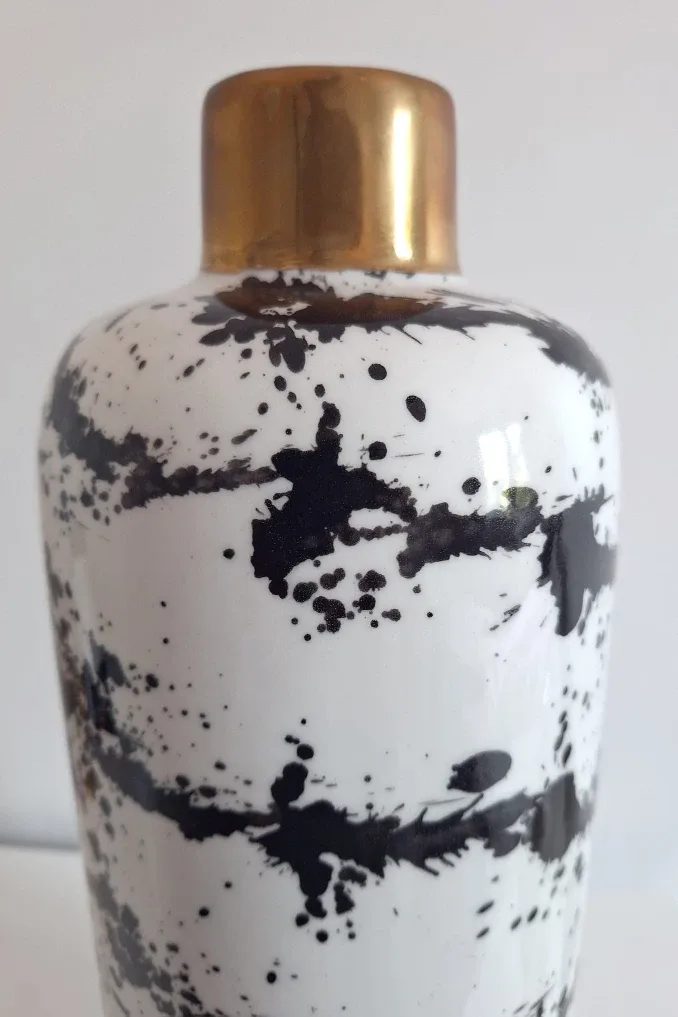 Beautiful Large Ceramic Vase image indicator(2)