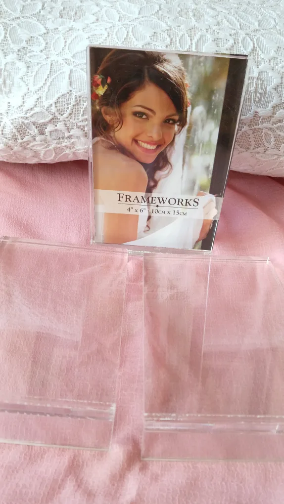 3 clear plexiglass photo frames for $5.00 thumbnail