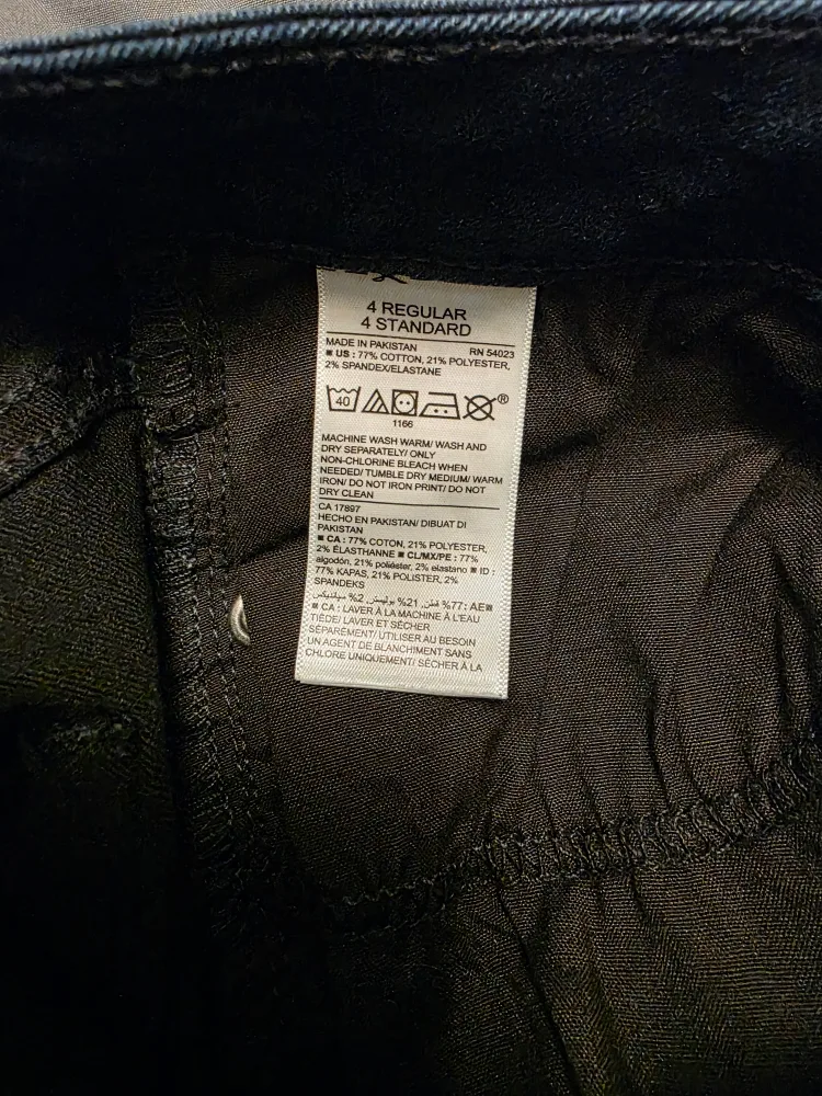 Old Navy Rockstar Jeans - Size 4 Regular image indicator(4)