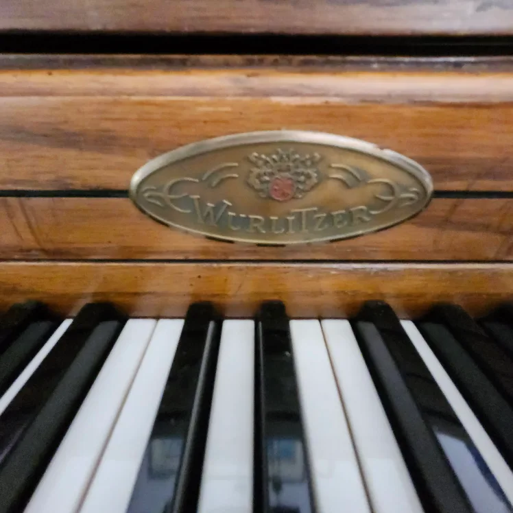 Wurlitzer Upright Piano image indicator(4)