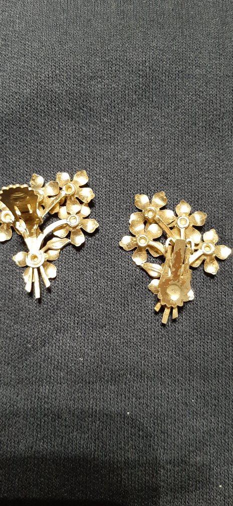 Vintage Floral Bouquet Clip-on Earrings - photo 4