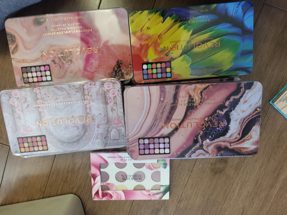 NYX & Revolution Eyeshadow Palettes - Bundle - photo 3